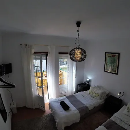 Surf 2 Guest house *